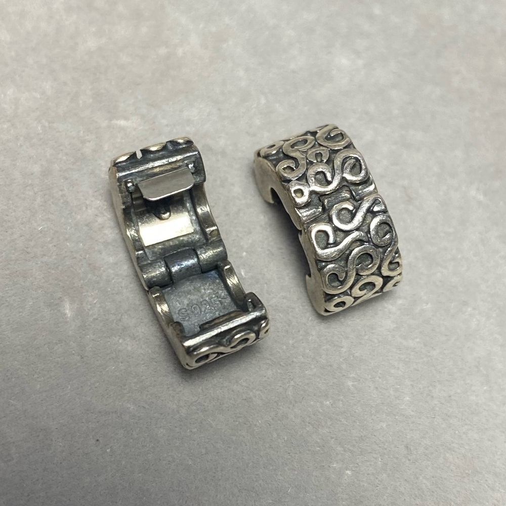RETIRED PANDORA MOMENTS SWIRL S CLIP CHARM